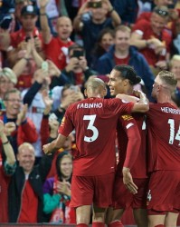  利物浦旧将传射建功，莱斯特城爆冷终结红军不败  