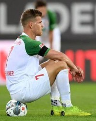  奥格斯堡防守漏洞百出德甲失球数创新高  