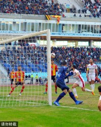  都灵德比战平局收场双方球迷爆发冲突  