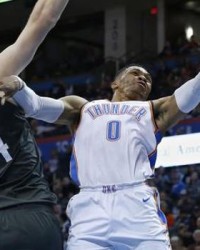  库里三分绝杀雷霆迎五连胜  