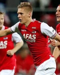  拉齐奥补时绝杀佛罗伦萨，蓝鹰展翅冲击欧战区