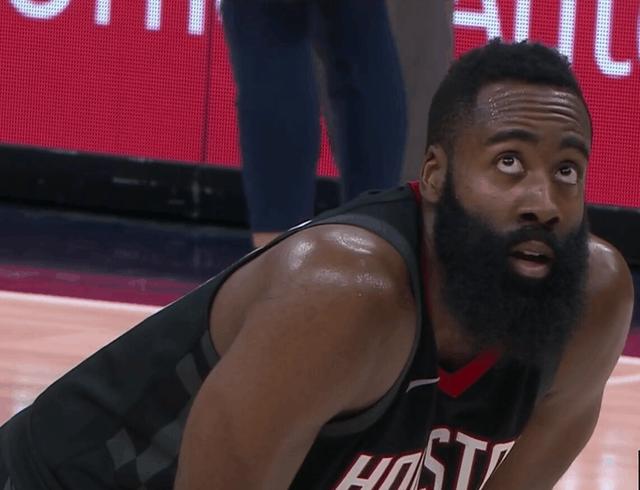  保罗16助攻太阳轻取爵士  