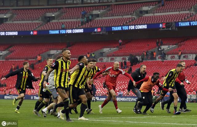  鲍文双响炮定乾坤，埃弗顿主场击退布伦特福德止颓势  